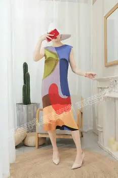 HOT SÆLGER Fold i fashionable kjole o-hals uden ærmer den abstrakte print fold kjole PÅ LAGER