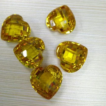 3 stykker gylden farve cubic zirkonia hjerte form vedhæng med 1 mm hul, gylden gul farve til cz sten halskæde smykker