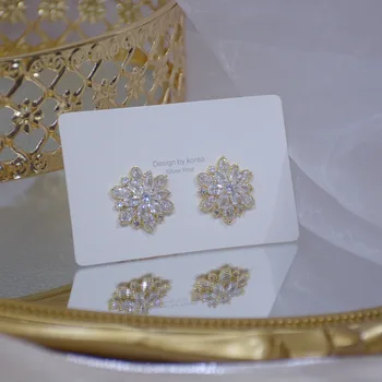 14k Guld Mode Smykker Micro Indlæg Zincro Blomst Skinnende Stud Øreringe til Kvinde Holidy Part Daglige Elegante Søde Øreringe