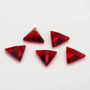 100pcs 3x3~10x10mm Trekant Form for Løs Sten Rose Rød Farve Glas Syntetiske Perler Til Smykker DIY Sten