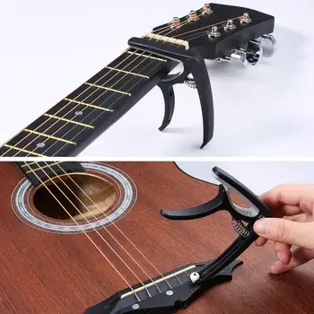 Guitar Tilbehør Kit Instrument Tuner 3 i 1 Restring Af Picks Capo Strenge til Musik Udstyr Tilbehør Vedhæftet fil