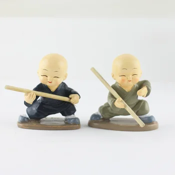 Shaolin kung fu dreng harpiks miniature figurer stick Buddhistiske munk resin figurer bil dekoration børn, gave og souvenir-home decor