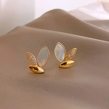 2020 Ny kontrakt koreanske senior metal blade øreringe mode små, friske skinnende krystal Kvinder Stud øreringe elegant sød