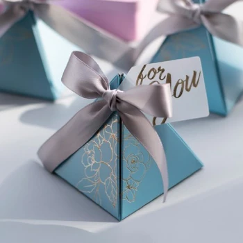 Gaver Kasser Trekantet Pyramide Candy Box Bryllup Favoriserer og slik Poser til Gæsterne Bryllup Dekoration Baby Shower Fest Forsyninger