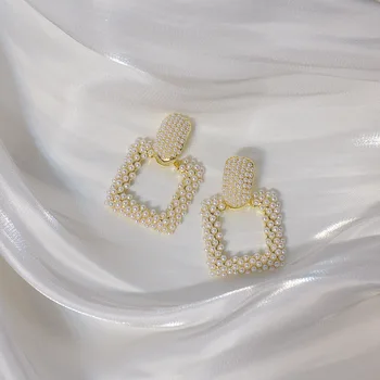 Nye Fashion Brand Smykker Elegant Elegant Perle Perler Stud Øreringe til Kvinder Enkle Stil Gave Geometriske Øreringe