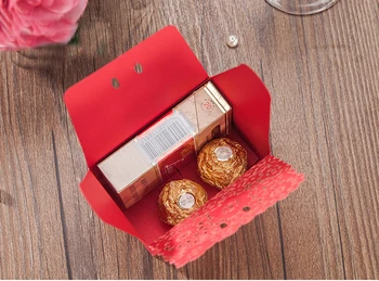 Wishmade 50stk Rød Laser Cut Candy Box med Bånd Hule Blomster Design til Bryllup Favoriserer Og Gaver Kasser Sød Part