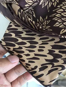 2020 Nye Ankomst Mode Elegant brun giraf silke tørklæde 90*90 cm firkantet sjal twill wrap til kvinder, dame, pige gave
