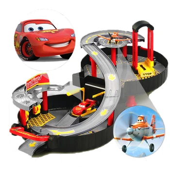 Disney Pixar Biler 2 3 Lynet McQueen Parkeringsplads Slot Car Race Sporet Jernbane Pædagogiske Legesæt Hot Legetøj til Drenge