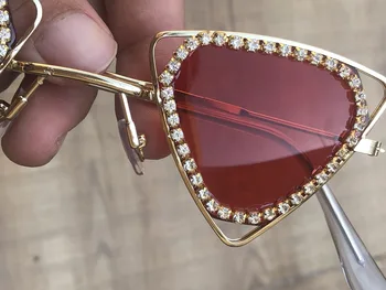 Tendens Guld Metal Mænd Solbriller Trekant Form Diamant Søde Sol Briller Kvinder Brillerne Rød Gul Linse UV400 Brille Gafas