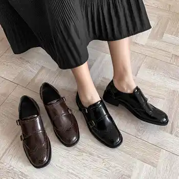 Krazing pot stjernede populære Britiske stil brogue skåret sko mode spænde stropper, rund tå kvinder daglige slid fritid pumper L12